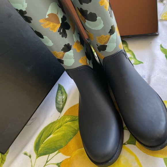 Authentic Coach boots - Picture 5 of 11